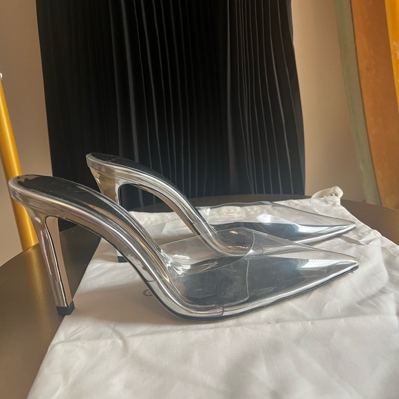 Good American Heels*Size 7* Clear with silver*Comes With Dust Bag* - Picture 4 of 9